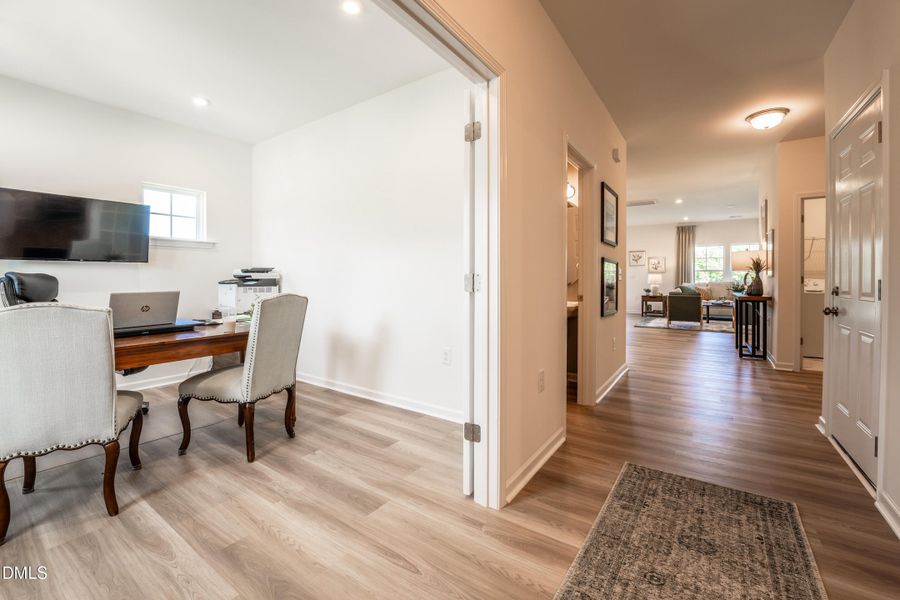 1a HHHunt Homes Maxwell - Foyer-