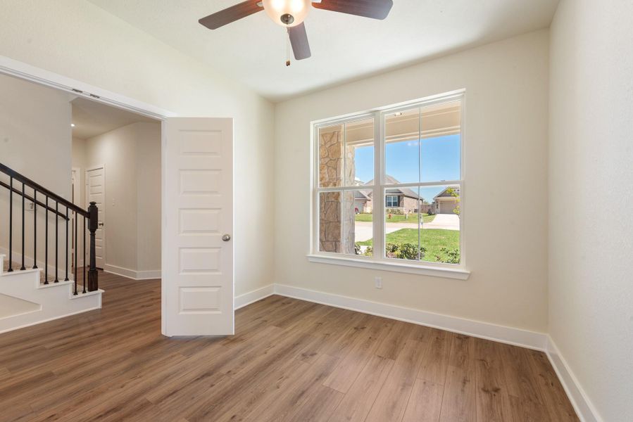 Spacious, unfurnished interior of a new home in , Brenham (Image 18).
