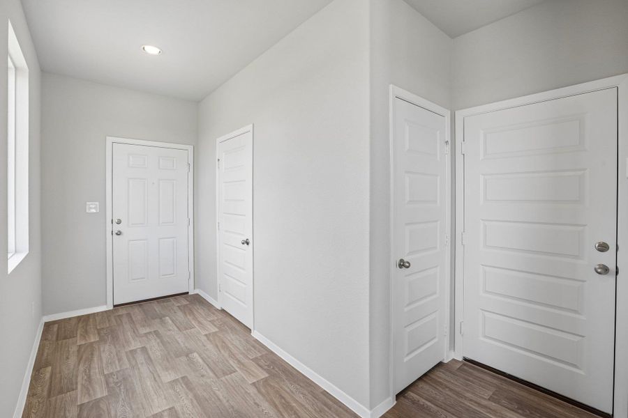 Spacious, unfurnished interior of a new home in Harvest Ridge, Elgin (Image 16).
