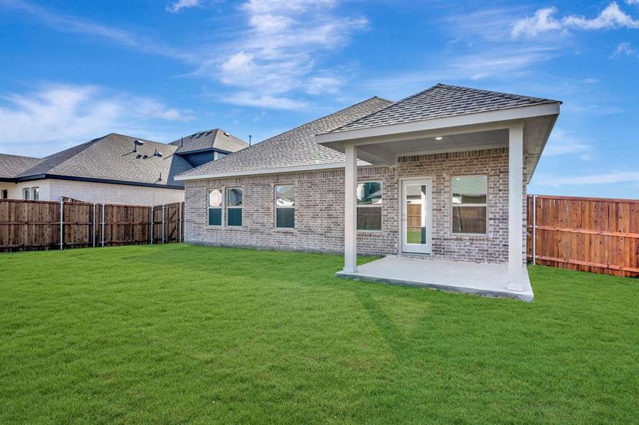 Exterior details and patio area of a home in Rolling Ridge, Van Alstyne (Image 3). Exterior details and patio area of a home in Rolling Ridge, Van Alstyne (Image 3).
