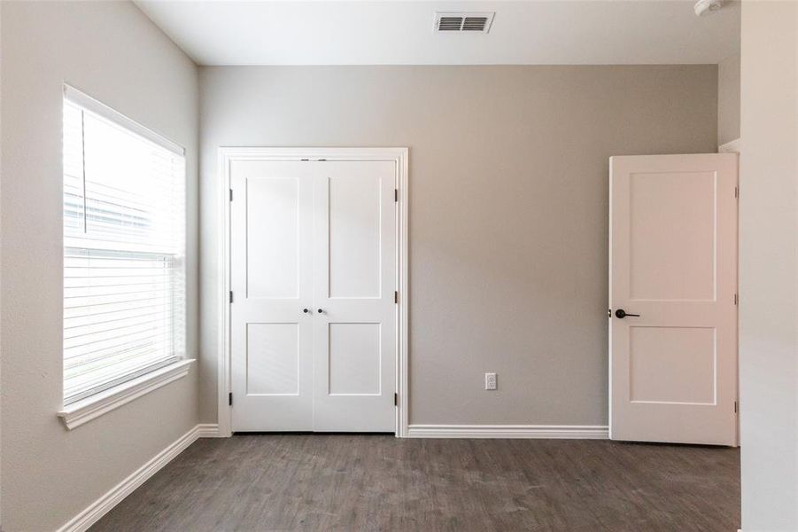 Spacious, unfurnished interior of a new home in , Abilene (Image 13).