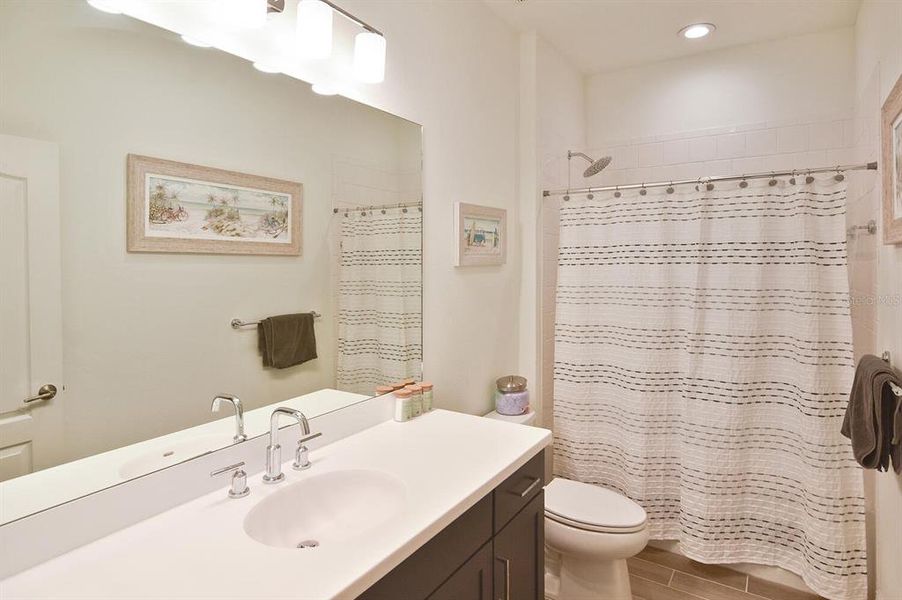 Furnished interior view inside a new home in , Englewood (Image 46).