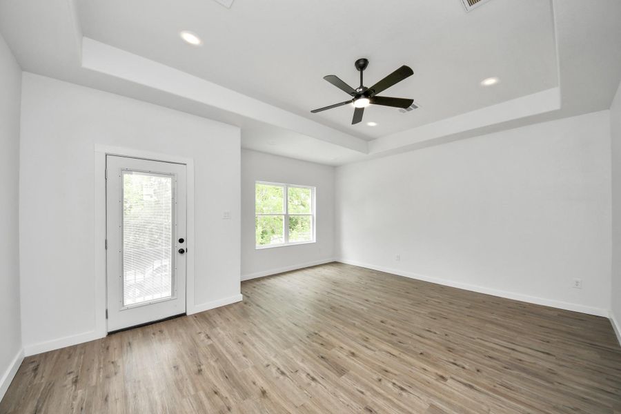 Spacious, unfurnished interior of a new home in , Houston (Image 36).