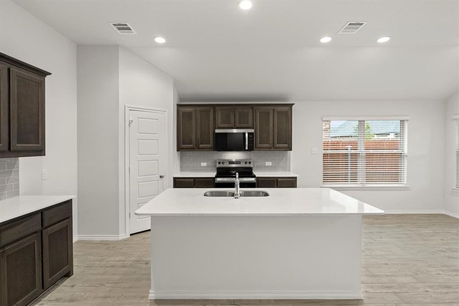 09. 3253 Mercer - Kitchen