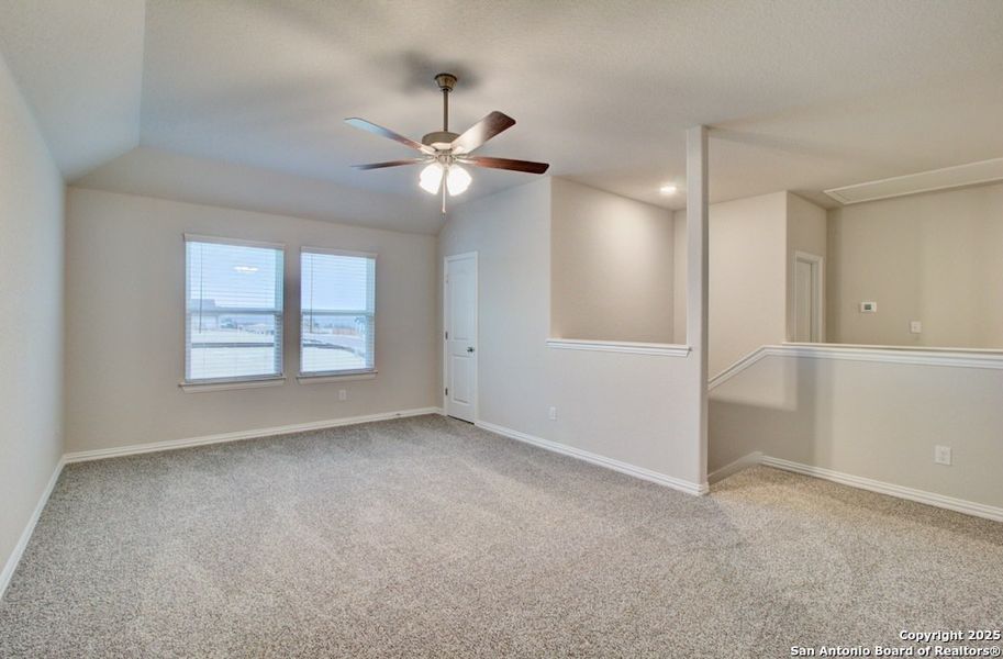 Spacious, unfurnished interior of a new home in Meyer Ranch - Enclave, New Braunfels (Image 20).