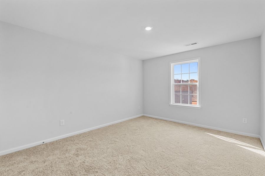 Spacious, unfurnished interior of a new home in Hanes Lake, Winston-Salem (Image 31).