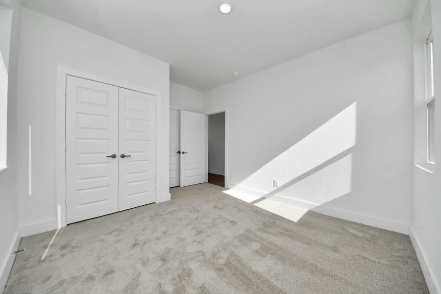 Spacious, unfurnished interior of a new home in , Houston (Image 38).