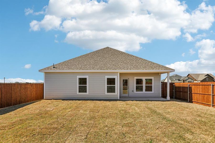 Exterior details and patio area of a home in Hickory Hill, Sherman (Image 23).