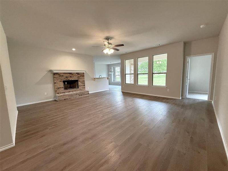 Spacious, unfurnished interior of a new home in , Gainesville (Image 9).