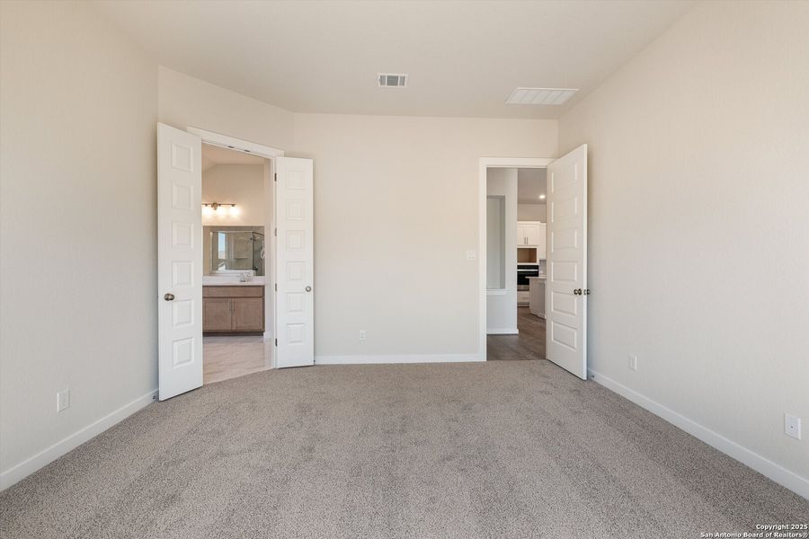 Spacious, unfurnished interior of a new home in Meyer Ranch, New Braunfels (Image 27). Spacious, unfurnished interior of a new home in Meyer Ranch, New Braunfels (Image 27).