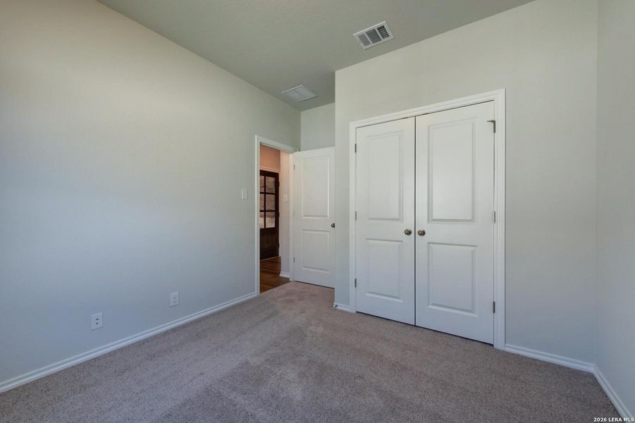Spacious, unfurnished interior of a new home in Nopal Valley, San Antonio (Image 21).