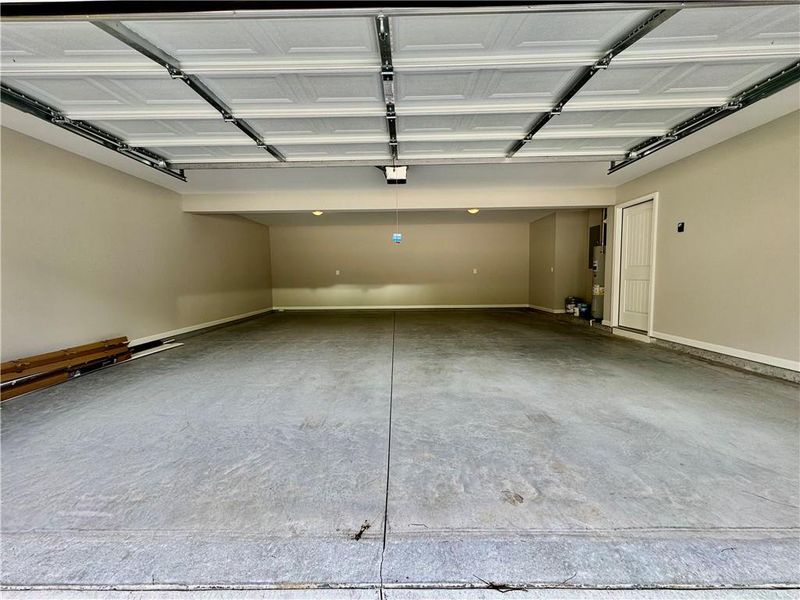 Spacious, unfurnished interior of a new home in , Gainesville (Image 8).