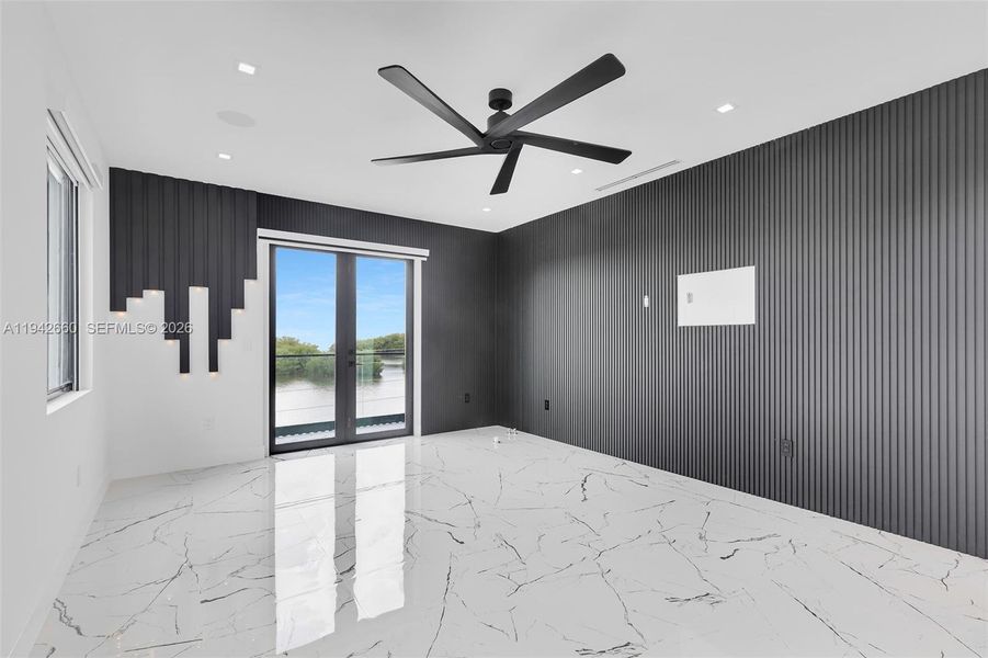 Spacious, unfurnished interior of a new home in , Key Largo (Image 61).