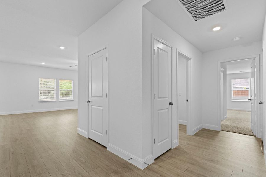 Spacious, unfurnished interior of a new home in Riverview, Georgetown (Image 26).