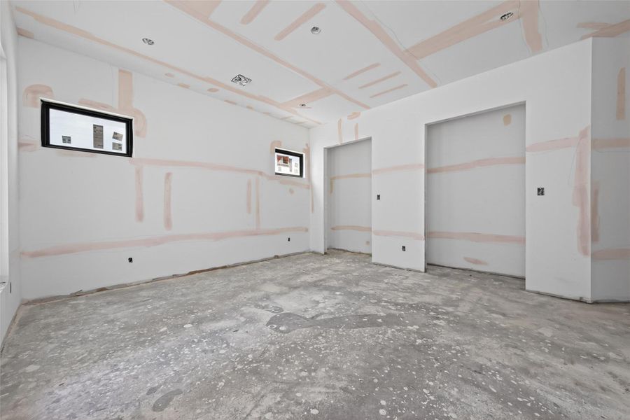 Fifth bedroom/flex space with double closets