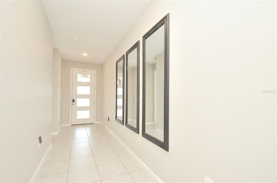 Spacious, unfurnished interior of a new home in Seasons at Eden Hills, Lake Alfred (Image 32).