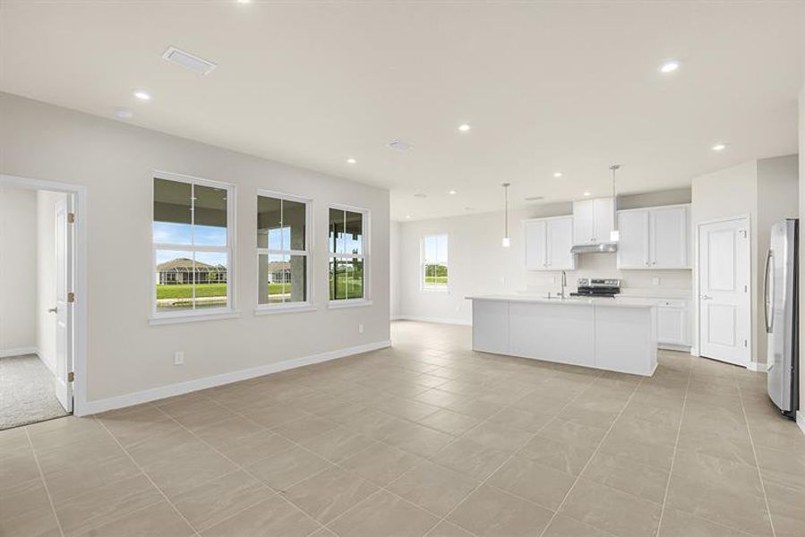 Spacious, unfurnished interior of a new home in Lost Tree Preserve, Vero Beach (Image 3).
