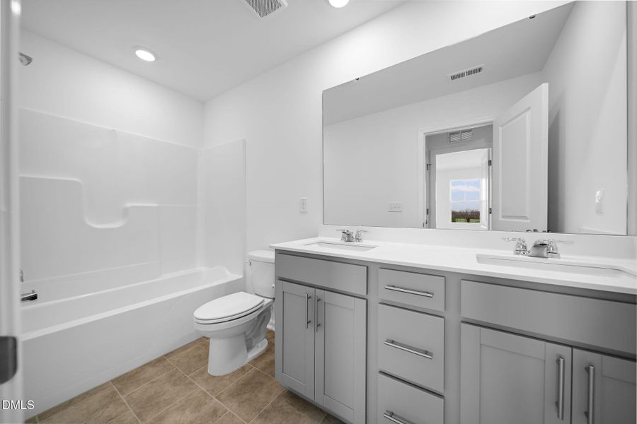 SUN_Everlee_Pic_CarsonII_QMI_260_Bath2_1