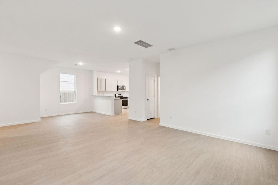 Spacious, unfurnished interior of a new home in Montgomery Bend, Montgomery (Image 34).