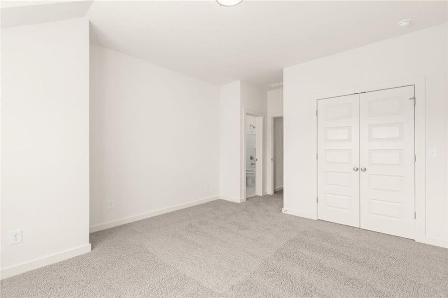 Spacious, unfurnished interior of a new home in , Gainesville (Image 68).