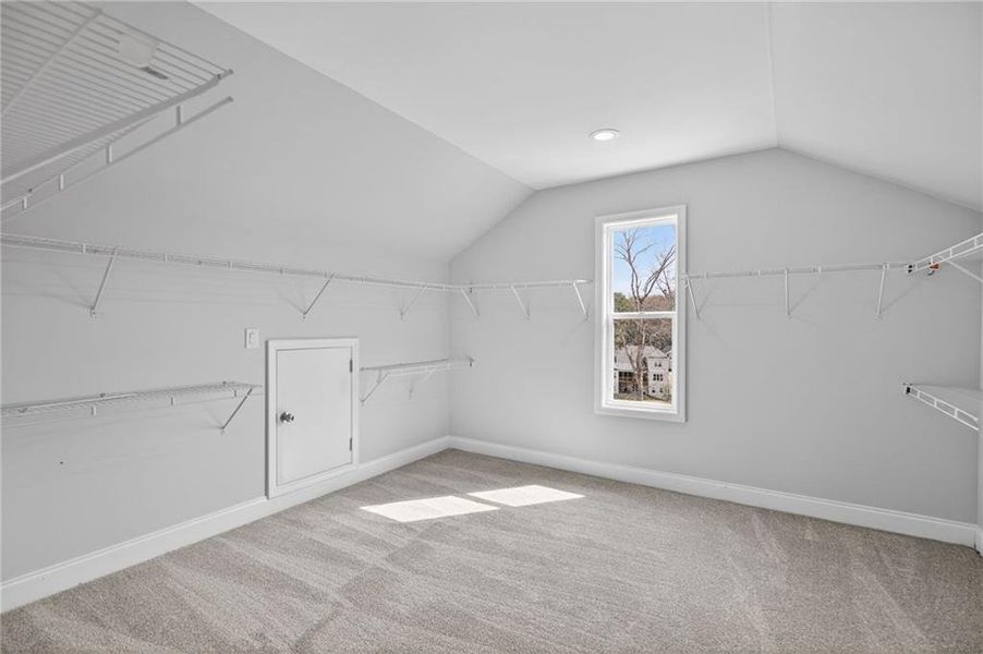 Spacious, unfurnished interior of a new home in , Gainesville (Image 27).