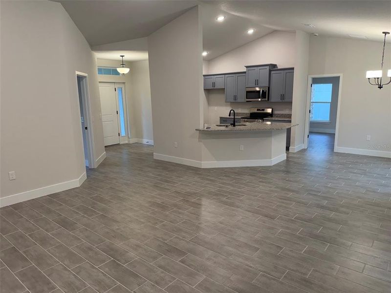 Spacious, unfurnished interior of a new home in Port Charlotte, Port Charlotte (Image 11).