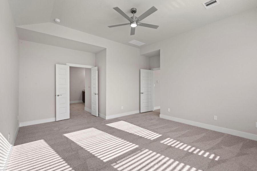 Spacious, unfurnished interior of a new home in Briarwood Crossing, Rosenberg (Image 19).