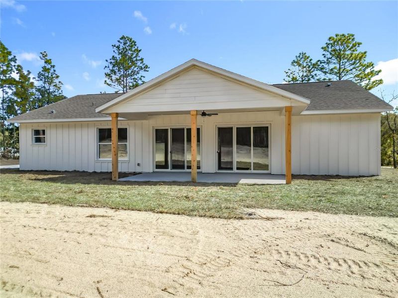 Exterior details and patio area of a home in , Dunnellon (Image 15).