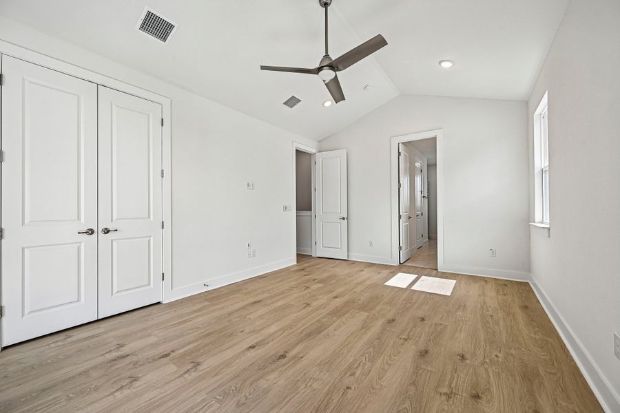 Spacious, unfurnished interior of a new home in Foxfield, Austin (Image 22).