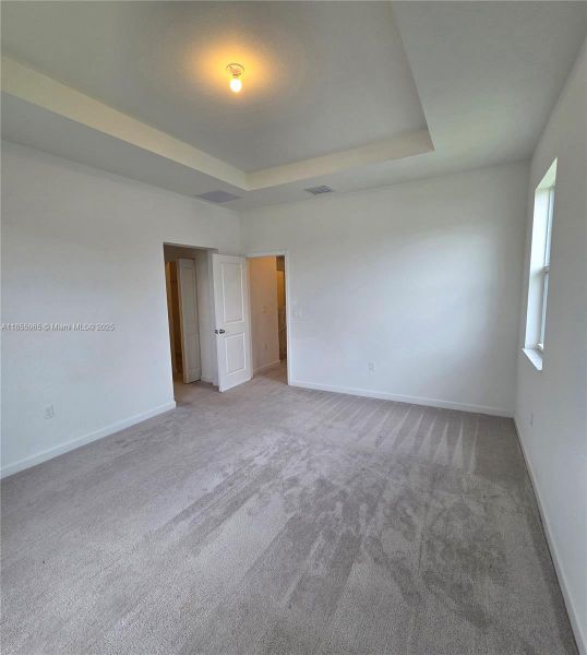 Spacious, unfurnished interior of a new home in , Coral Springs (Image 16).