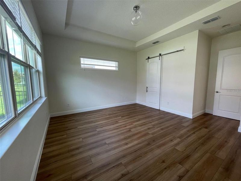 Spacious, unfurnished interior of a new home in , Orlando (Image 12).
