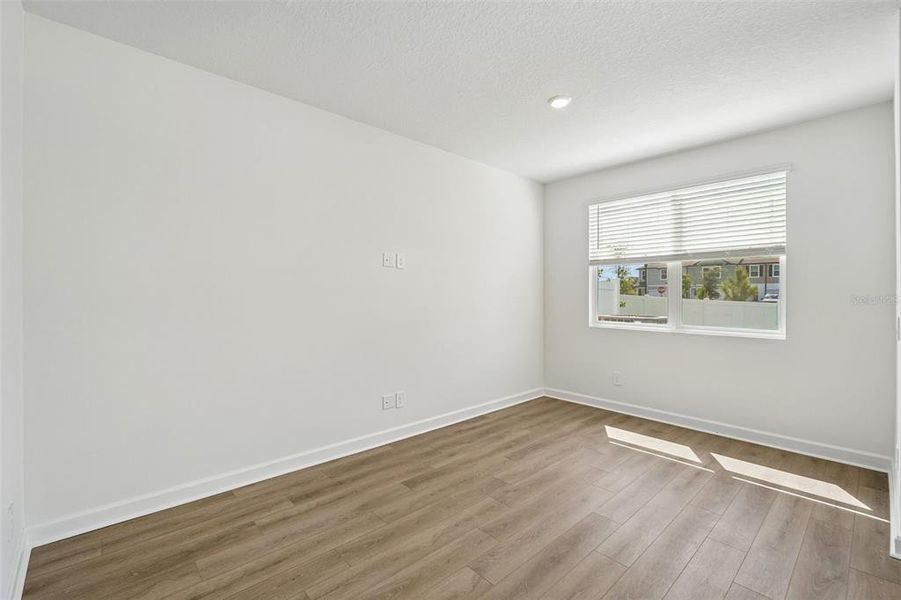 Spacious, unfurnished interior of a new home in , Tampa (Image 21).