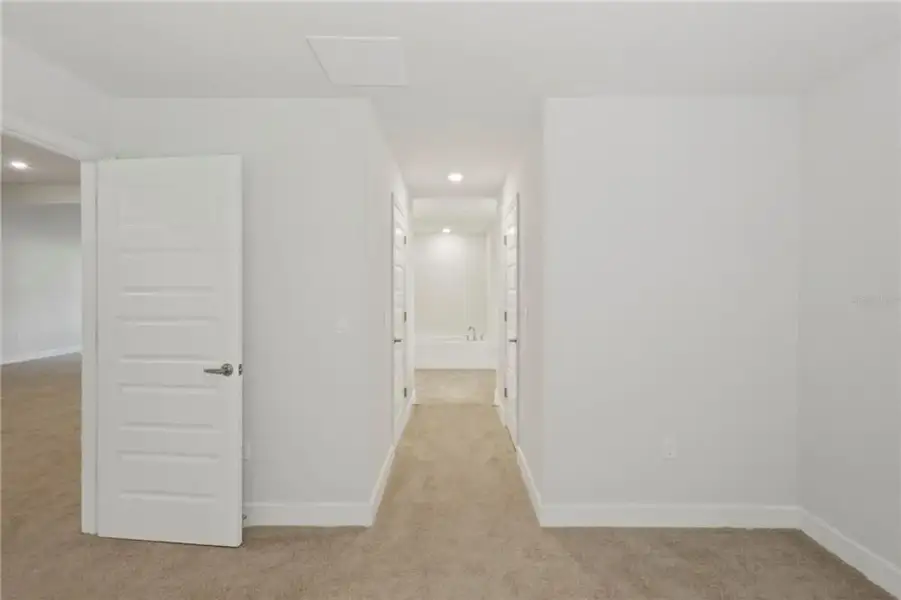 Spacious, unfurnished interior of a new home in Royal Highlands, Weeki Wachee (Image 21).
