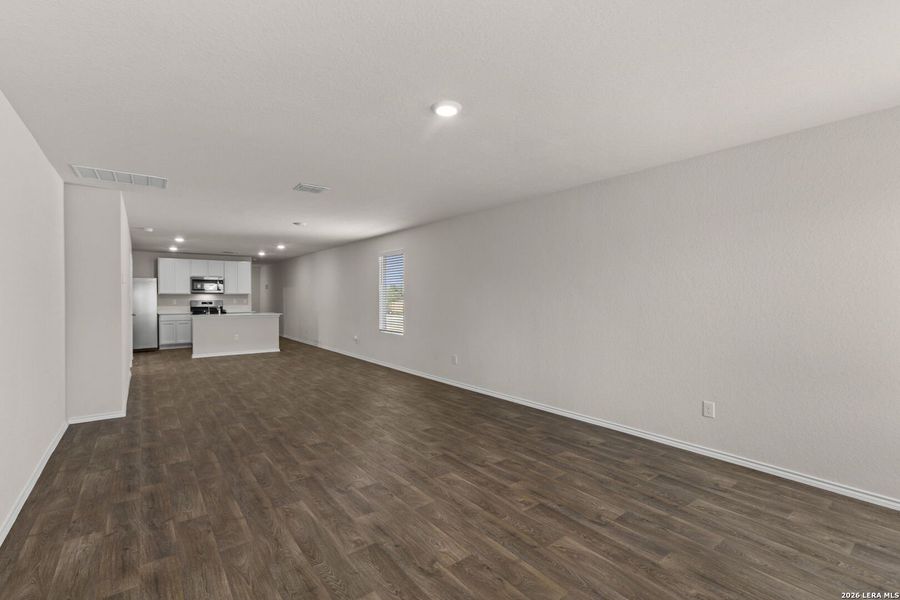 Spacious, unfurnished interior of a new home in Redbird Ranch, San Antonio (Image 25).