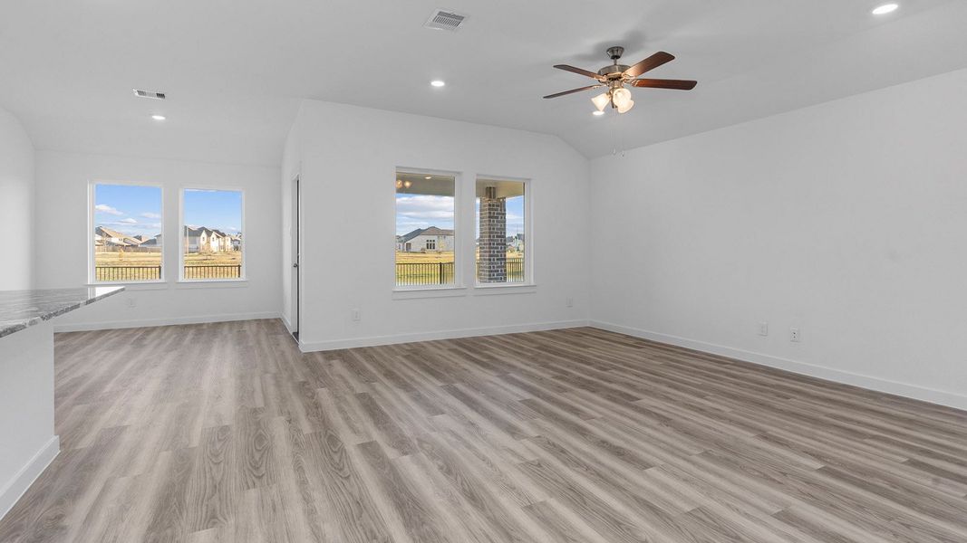 Representative unfurnished interior of a home built from the Huntsville by D.R. Horton in Marlow Lake, Texas City (Image 19).