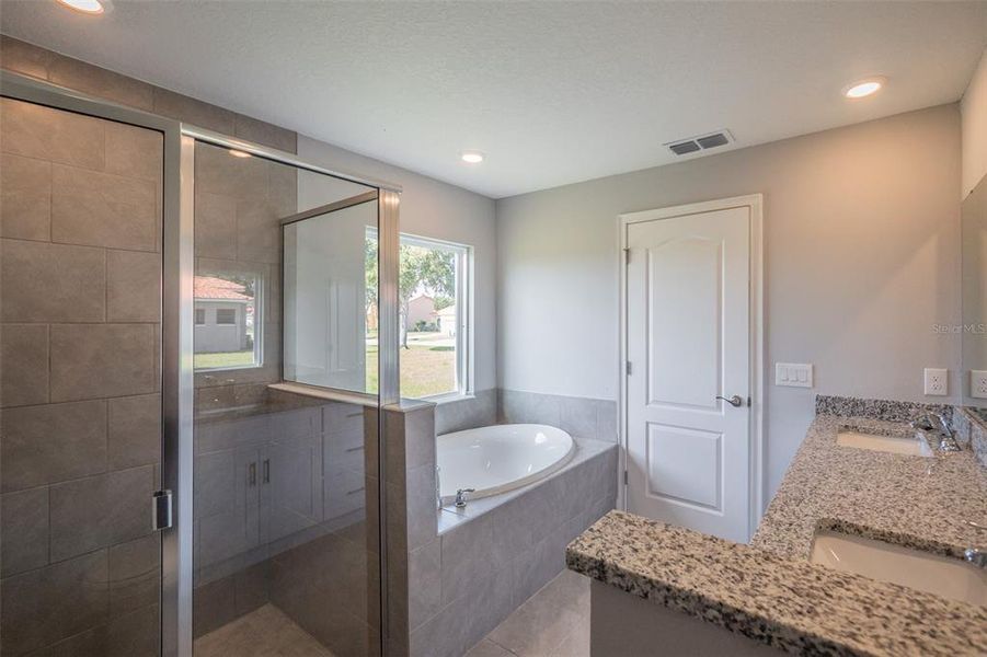 Furnished interior view inside a new home in , Kissimmee (Image 8).