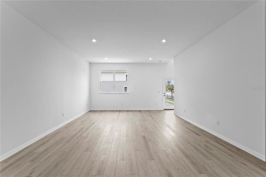Spacious, unfurnished interior of a new home in , Westchase (Image 37).