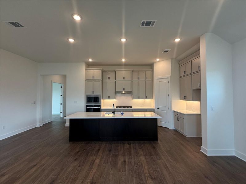 Light & Bright Open Concept Kitchen