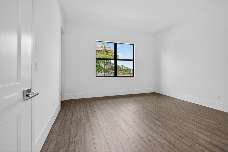 Spacious, unfurnished interior of a new home in , Palm Beach Gardens (Image 57).
