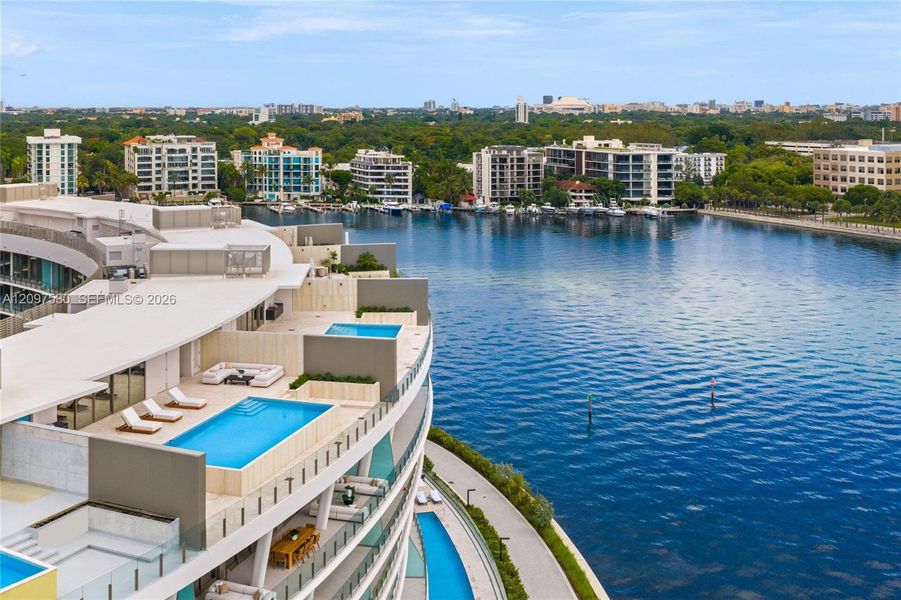 Condo located in Miami, FL showcasing its design and architecture (Image 4).