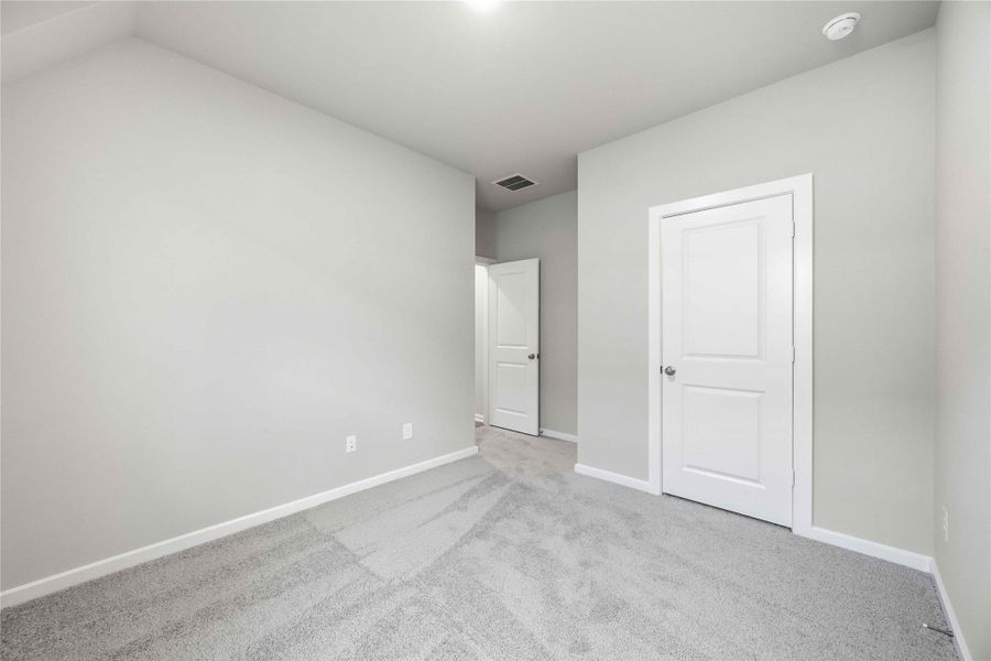 Spacious, unfurnished interior of a new home in La Segarra 40', Brookshire (Image 27).