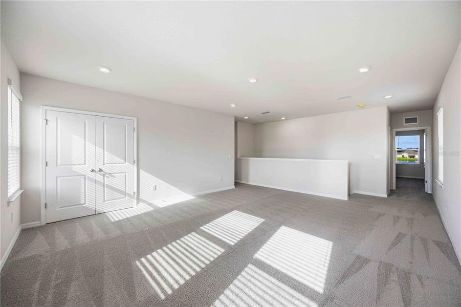 Spacious, unfurnished interior of a new home in Coddington, Bradenton (Image 40).