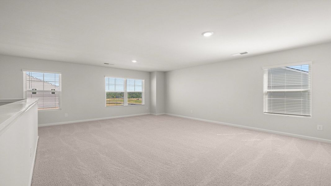 Spacious, unfurnished interior of a new home in Estates at Deer Hollow, Grovetown (Image 36).