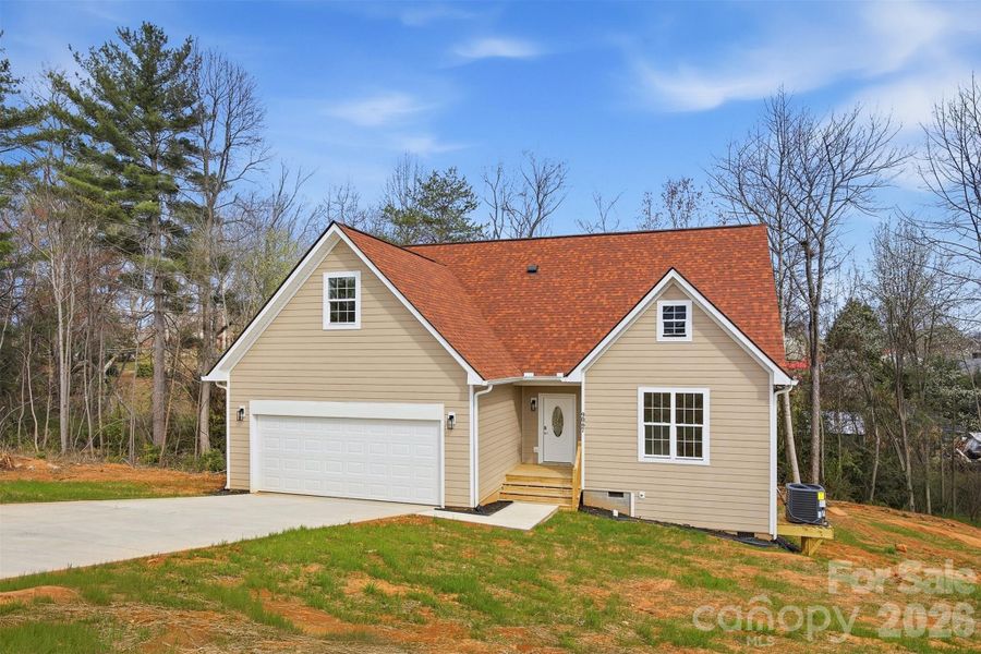 Front exterior of a new home in , Hickory, NC, highlighting curb appeal (Image 18). Front exterior of a new home in , Hickory, NC, highlighting curb appeal (Image 18).