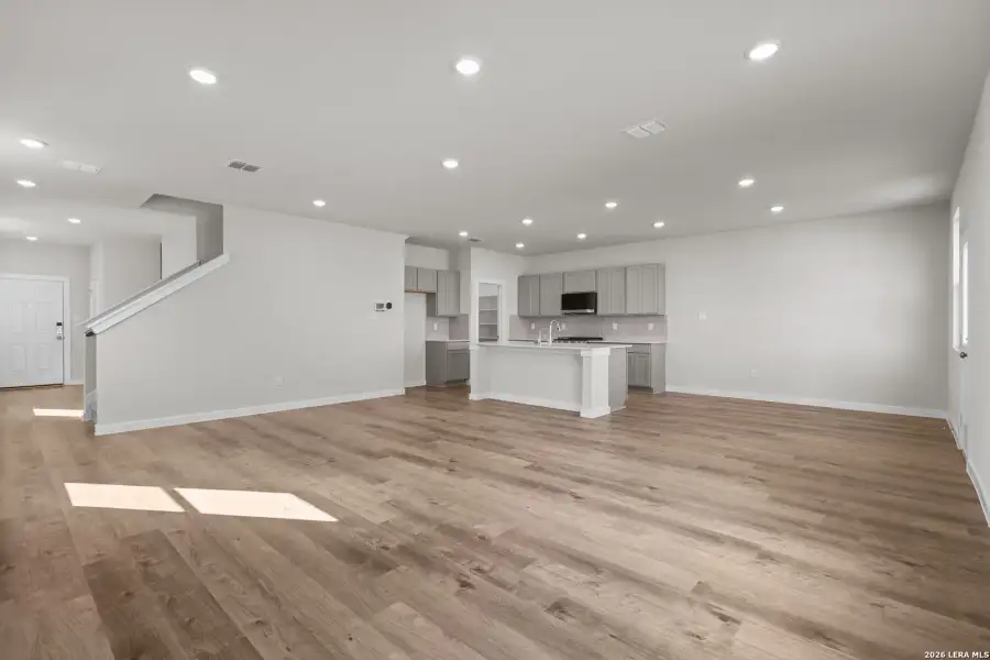 Spacious, unfurnished interior of a new home in Summerlin, San Antonio (Image 22).