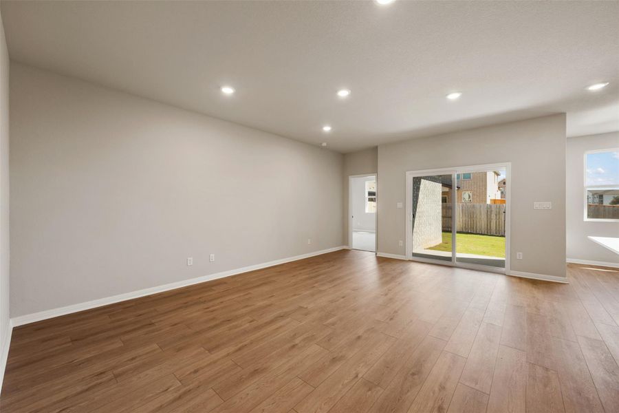 Spacious, unfurnished interior of a new home in Rolling Glen, Hutto (Image 22).