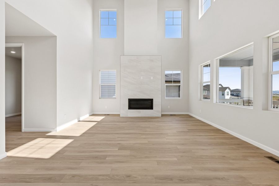 Spacious, unfurnished interior of a new home in Sterling Ranch, Littleton (Image 13).