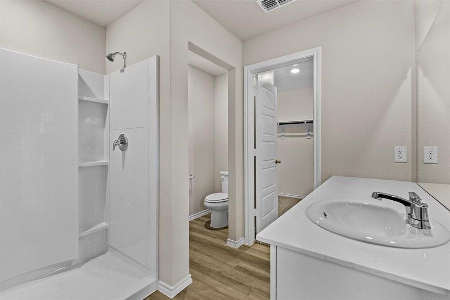 Furnished interior view inside a new home in Meadowbrook Estates, Cleburne (Image 8).