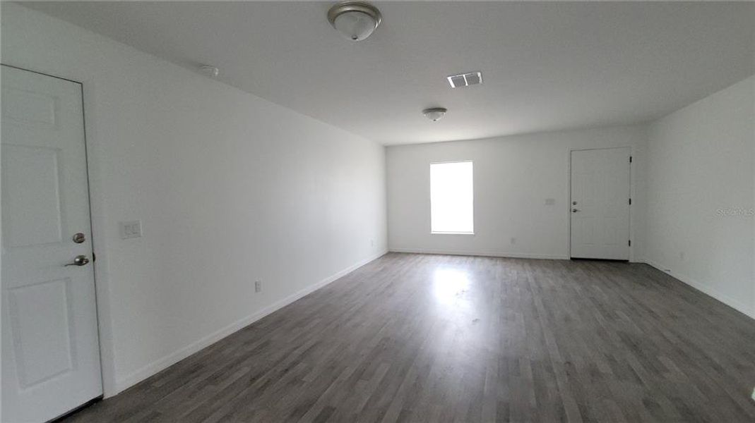Spacious, unfurnished interior of a new home in , Daytona Beach (Image 18).