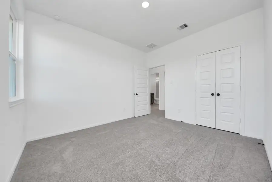 Spacious, unfurnished interior of a new home in Elyson, Katy (Image 39).